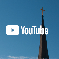 Kirkon torni ja YouTuben logo.